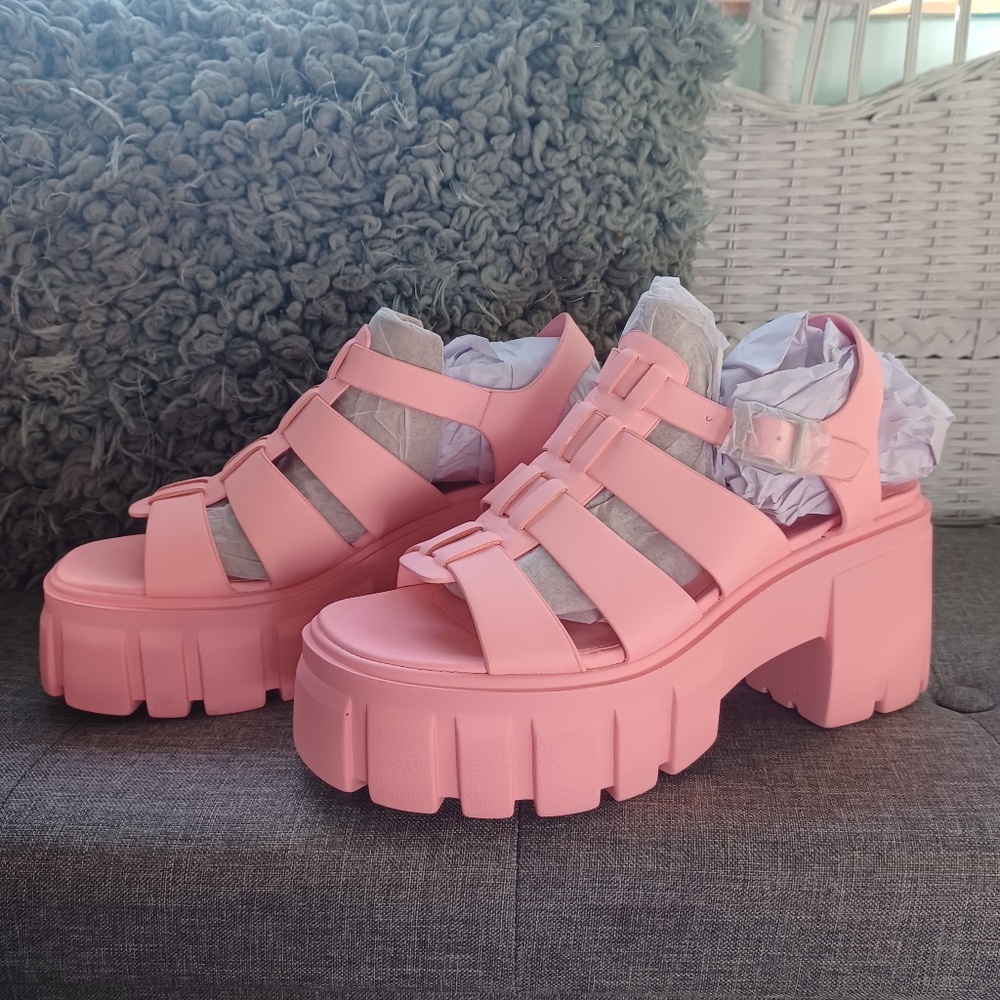 BNIB Madden Girl Gennesis Sandal Pink Paris Size 8.5 Women’s -Barbie girl